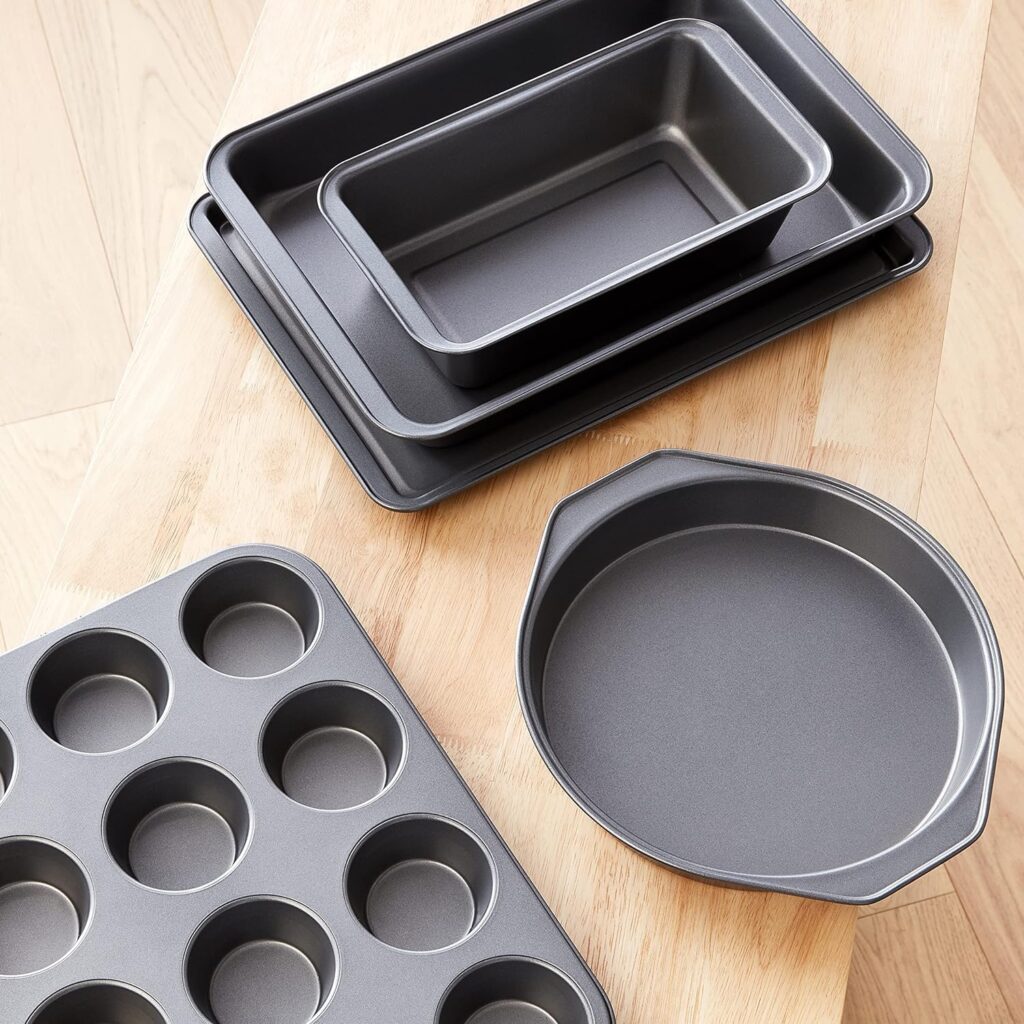 Amazon Basics 6-Piece Nonstick Bakeware Set