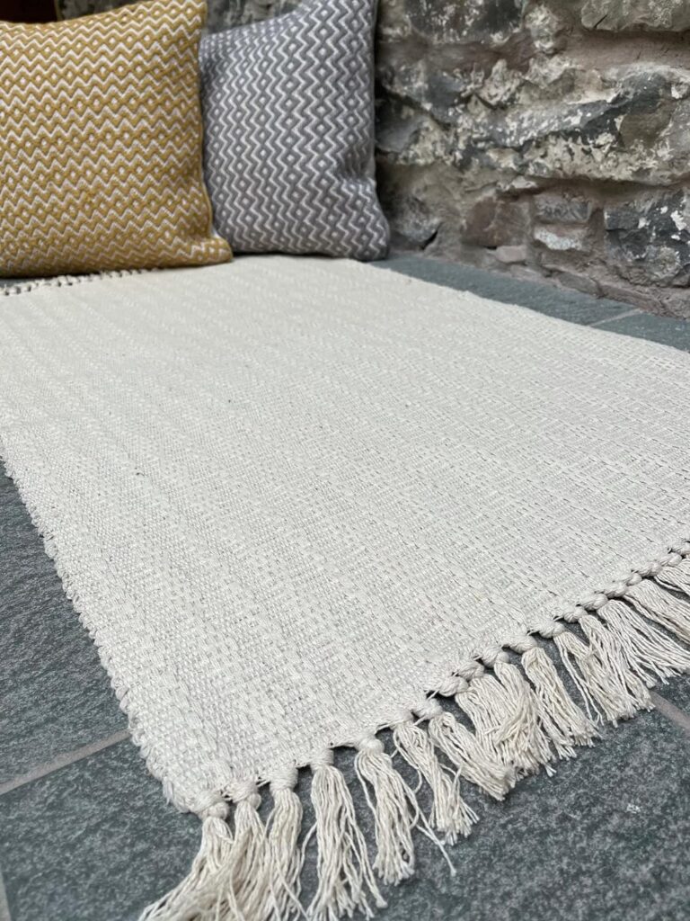 Second Nature Online Tarkarli Large Cotton Rug Light Ivory Cream Textured Blanket Style Indian Mat with Fringes 120 cm x 180 cm