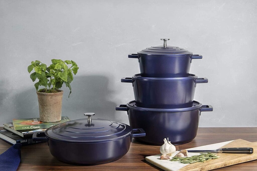 MasterClass Shallow Casserole Dish with Lid 4 Litre/28 cm, Lightweight Cast Aluminium, Induction Hob and Oven Safe, Blue